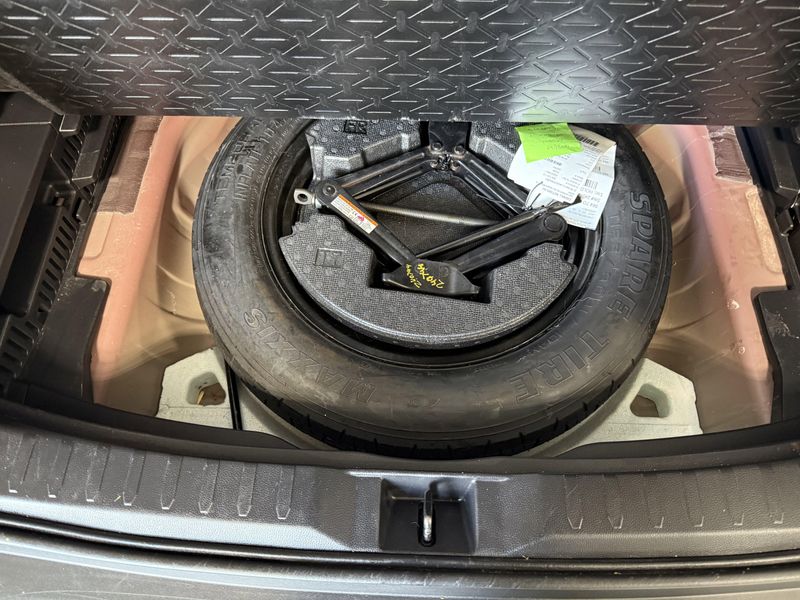 Used 2019 Toyota RAV4 LEImage 6