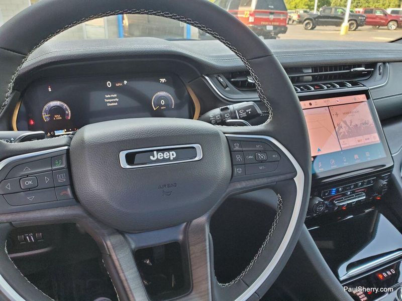 New 2025 Jeep Grand Cherokee Limited 4x4Image 29