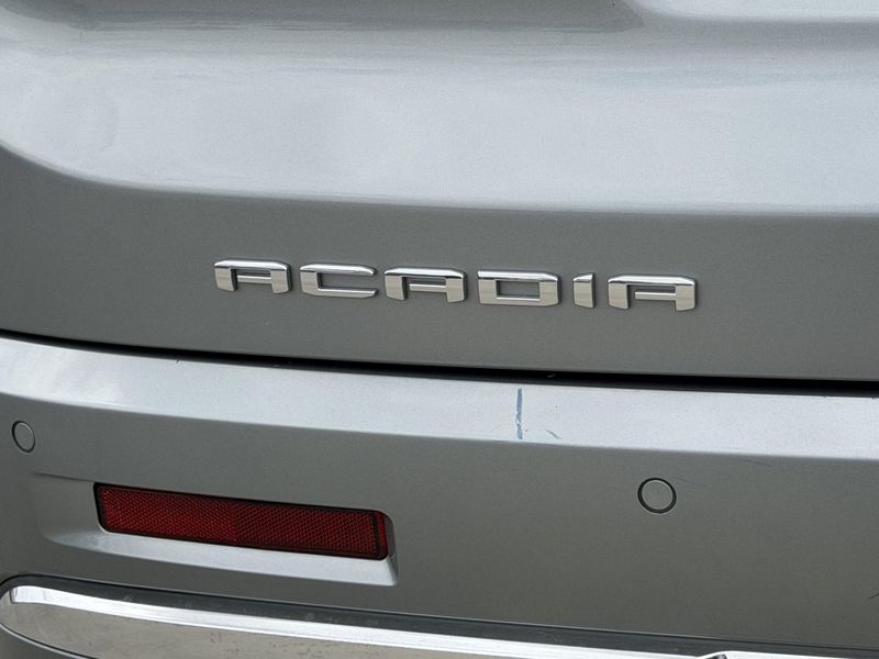 Used 2023 GMC Acadia DenaliImage 11