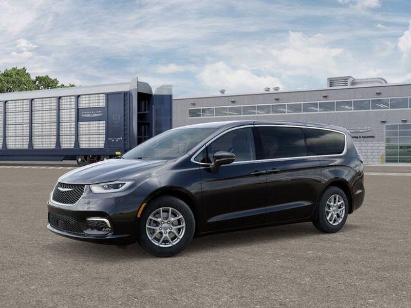 New 2026 Chrysler Pacifica SelectImage 2
