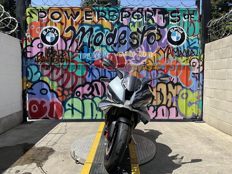 2025 BMW S 1000 RR Image 2