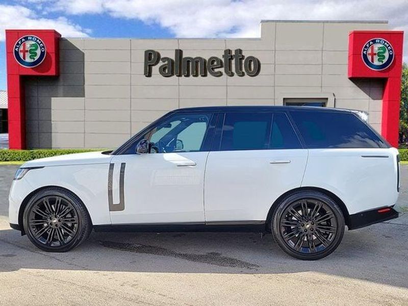 2023 Land Rover Range Rover SE photo 5