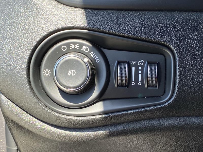 Used 2016 Jeep Renegade LatitudeImage 23