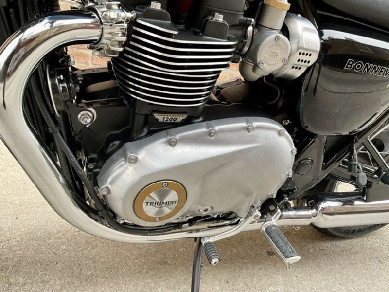 2023 Triumph Bonneville T120Image 8