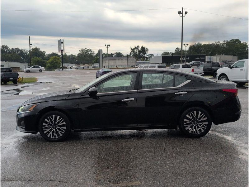 Used 2023 Nissan Altima 2.5 SVImage 2