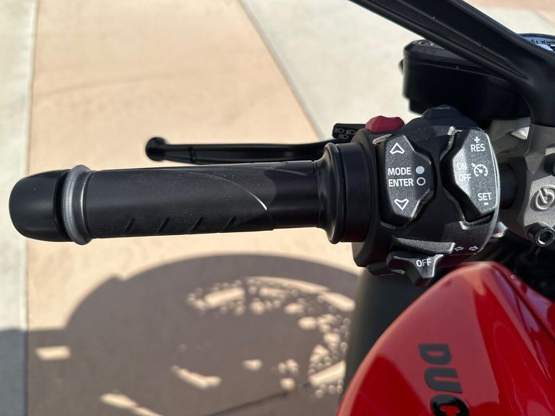 New 2025 Ducati DIAVEL V4 Image 7