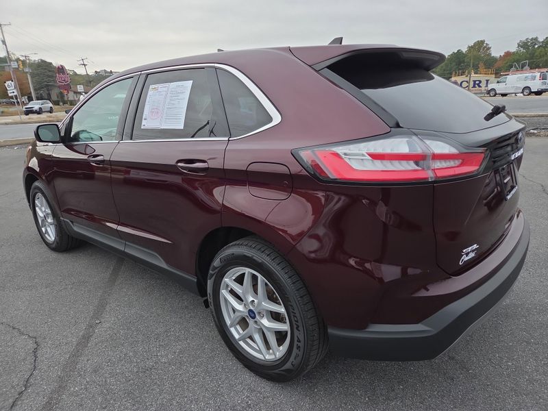 2022 Ford Edge SEL photo 5
