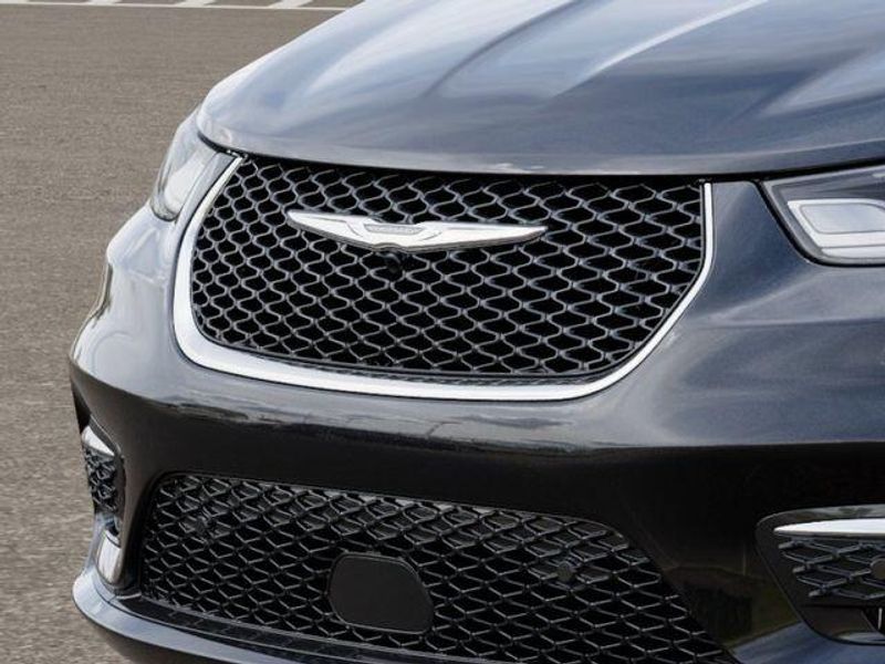 New 2026 Chrysler Pacifica SelectImage 11
