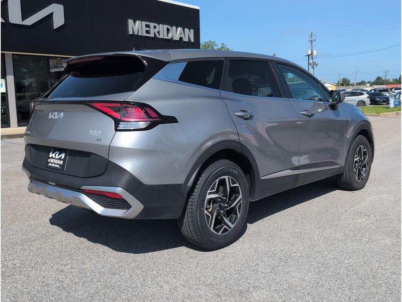 Used 2024 Kia Sportage LXImage 5