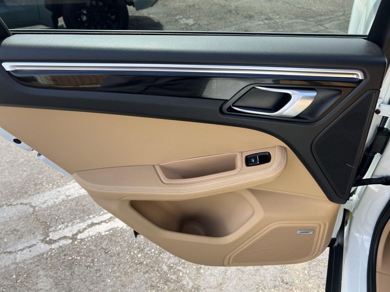 Used 2017 Porsche Macan BaseImage 17