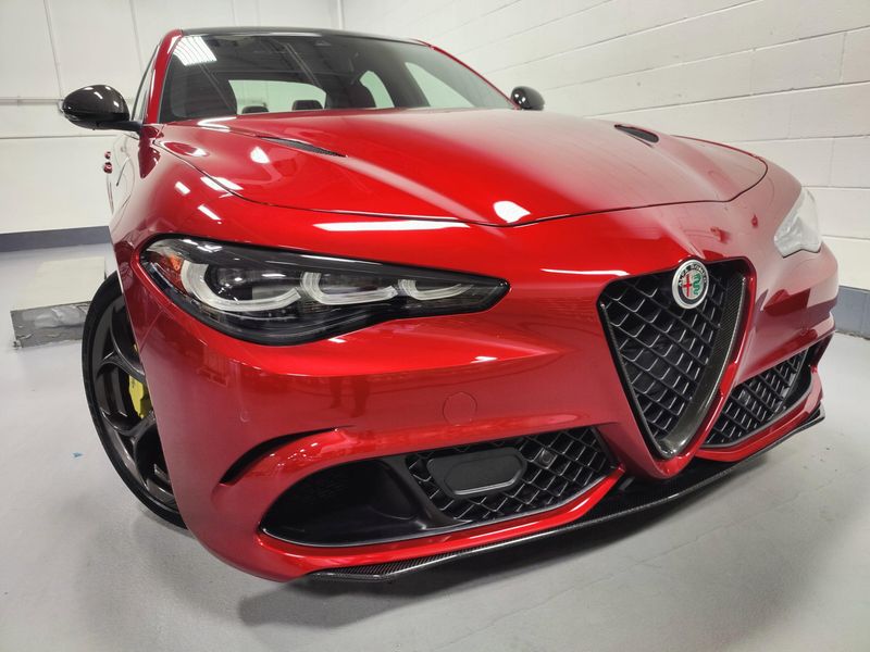 Used 2024 Alfa Romeo Giulia Quadrifoglio Carbon w/Activ Asst PlusImage 2