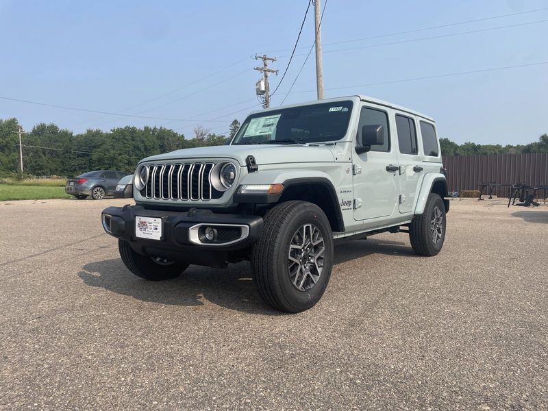 2024 Jeep Wrangler 4-door SaharaImage 4