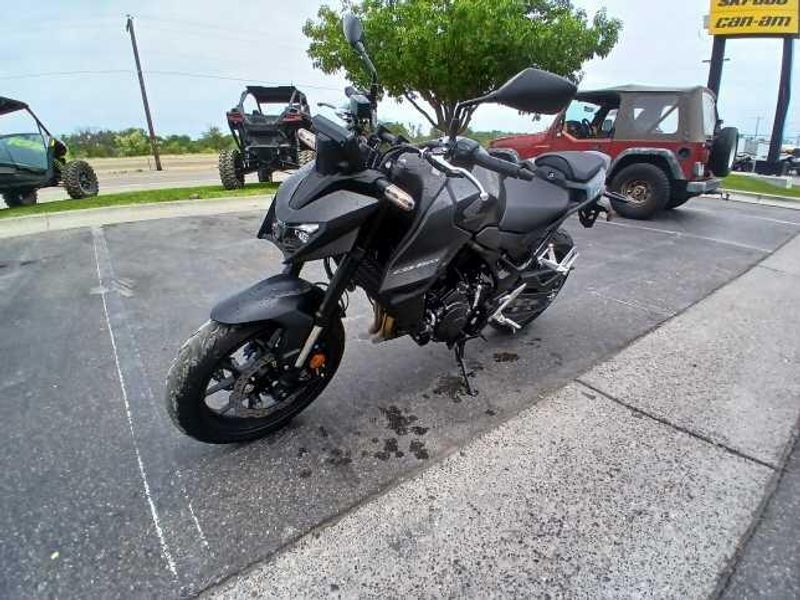 2025 Honda CB750 HORNET BASE 