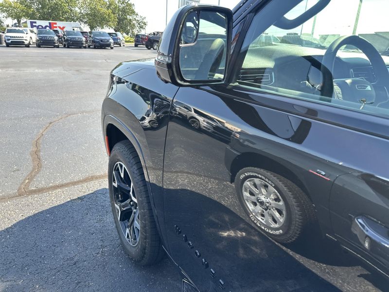 2025 Jeep Wagoneer Overland 4x4Image 12