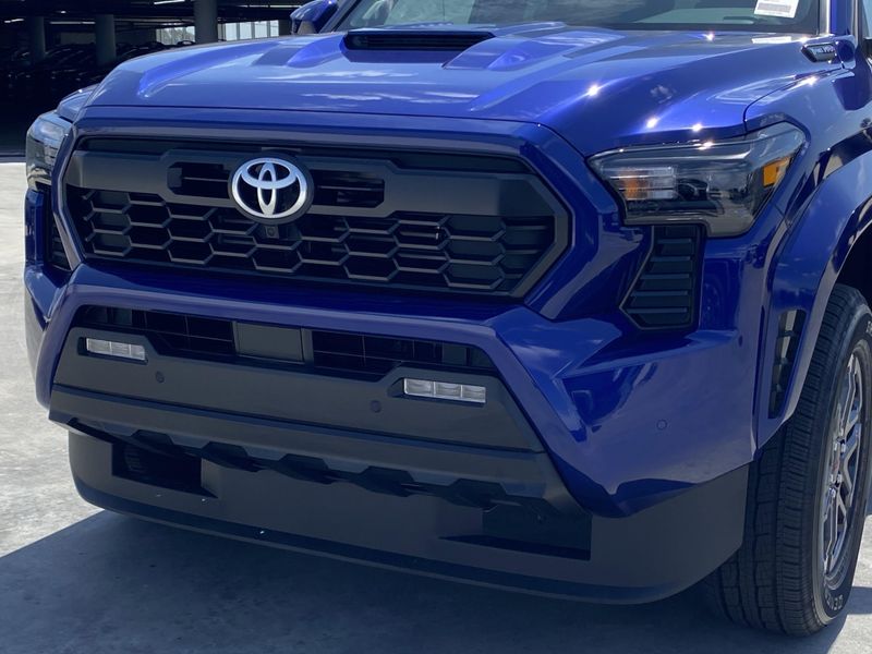 2025 Toyota Tacoma TRD Sport HybridImage 7