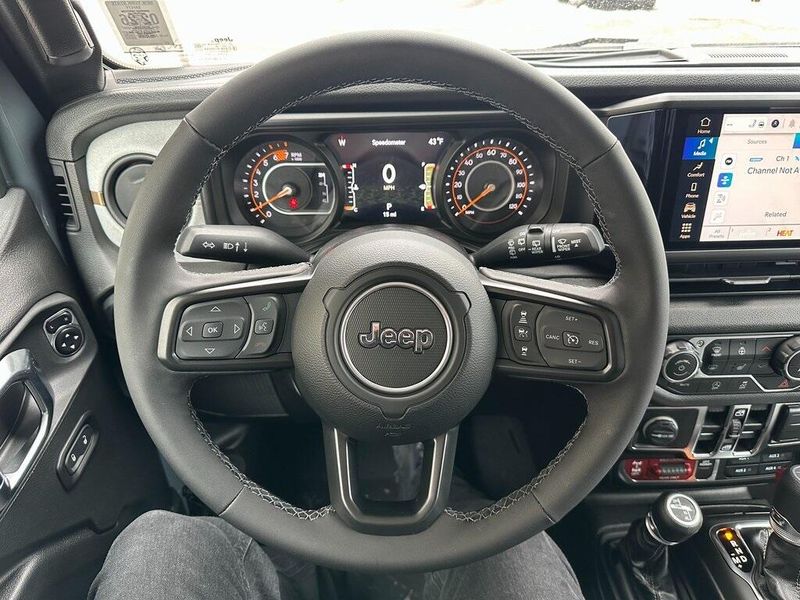 2025 Jeep Wrangler 4-door WillysImage 2