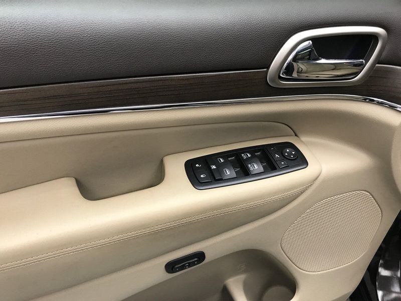 Used 2017 Jeep Grand Cherokee OverlandImage 3