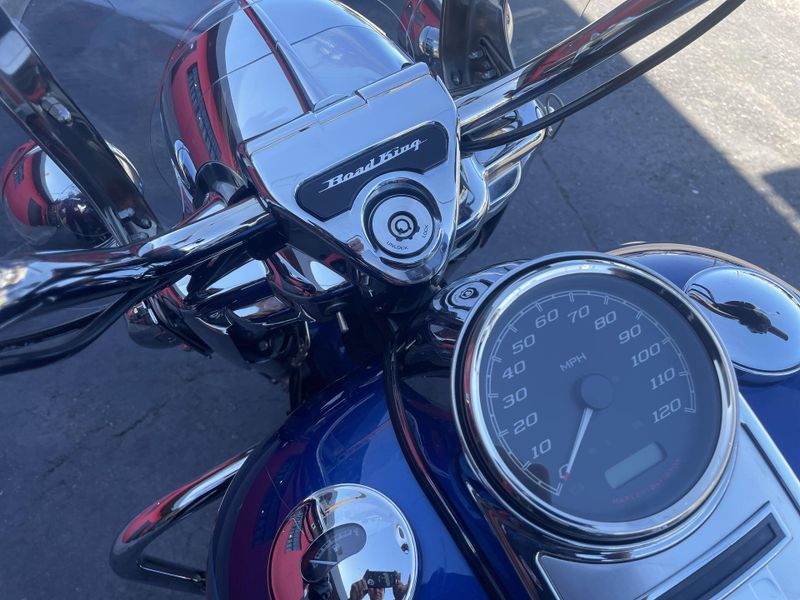 Used 2017 Harley-Davidson ROAD KING Image 16