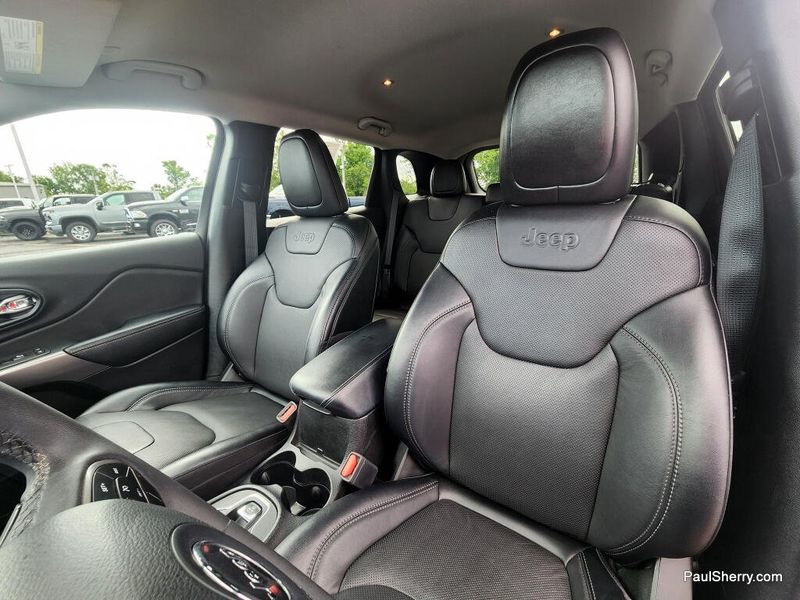 Used 2022 Jeep Cherokee Latitude Lux