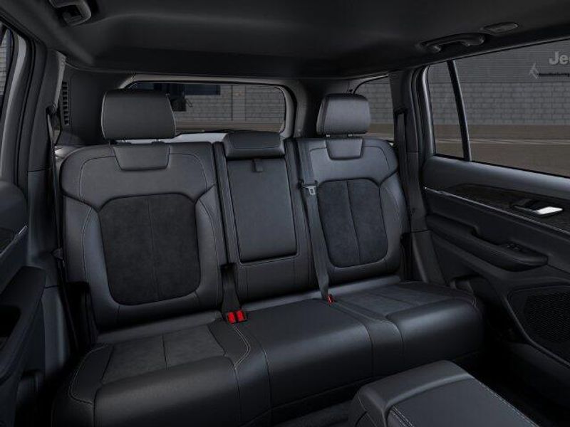 New 2026 Jeep Grand Cherokee Laredo Altitude 4x4Image 15