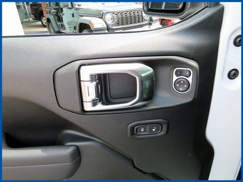 New 2025 Jeep Wrangler WillysImage 13