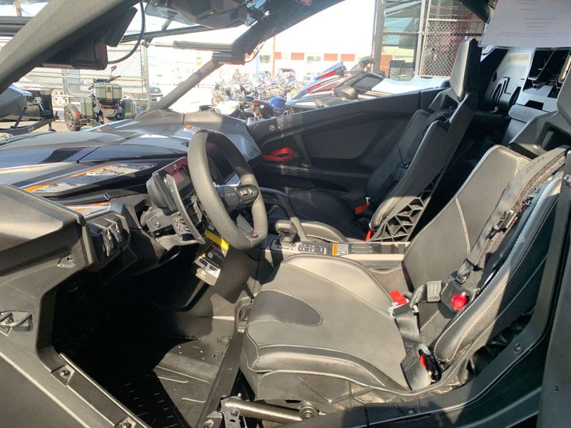 2025 Can-Am MAVERICK R X RS 999T DCT Image 30