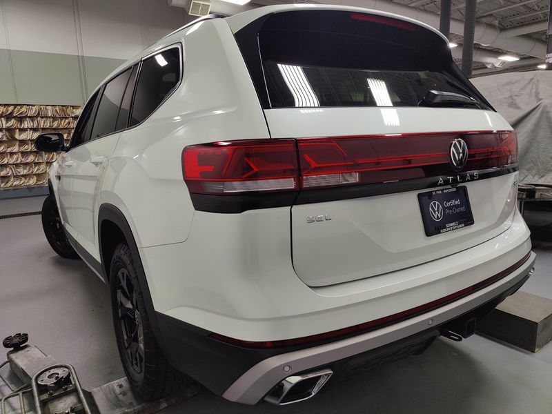 Used 2024 Volkswagen Atlas Peak Edition AWD SEL w/Sunroof/NavImage 13