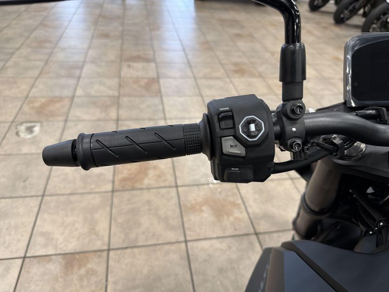 New 2025 Honda CB750 HORNET Image 23