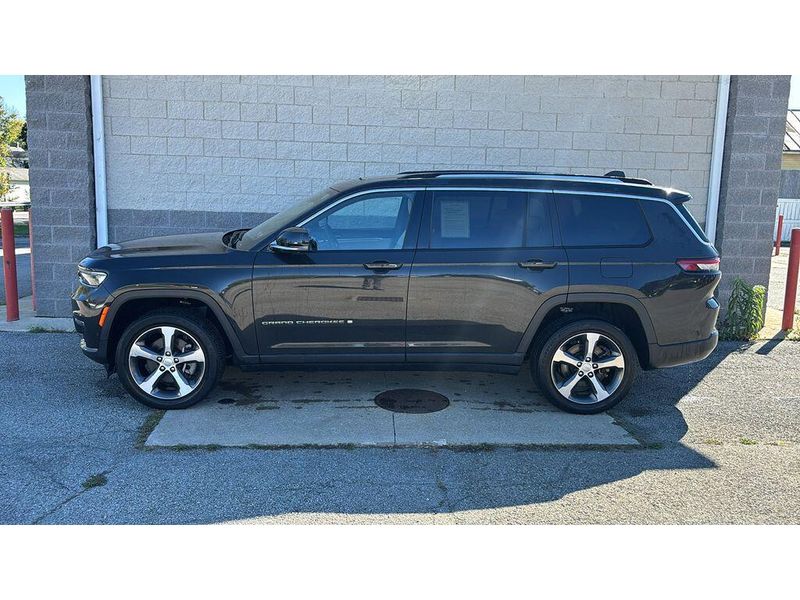 Used 2023 Jeep Grand Cherokee L LimitedImage 2