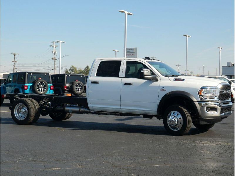 2024 RAM 5500 Tradesman Chassis Crew Cab 4x4 84