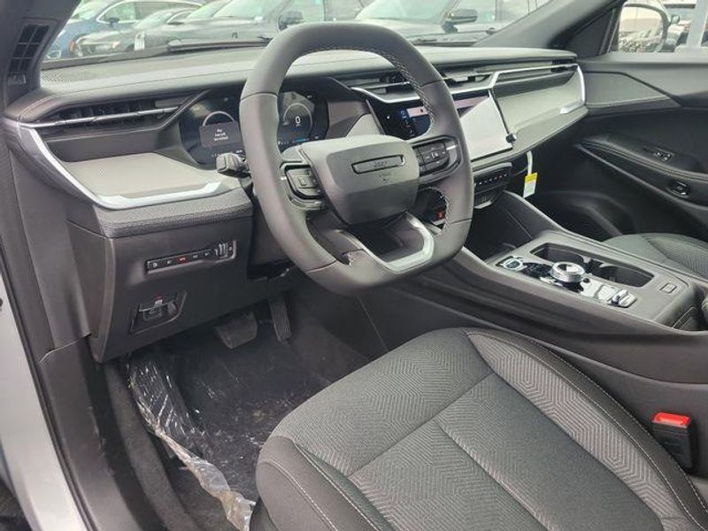 New 2026 Jeep Cherokee Laredo 4x4