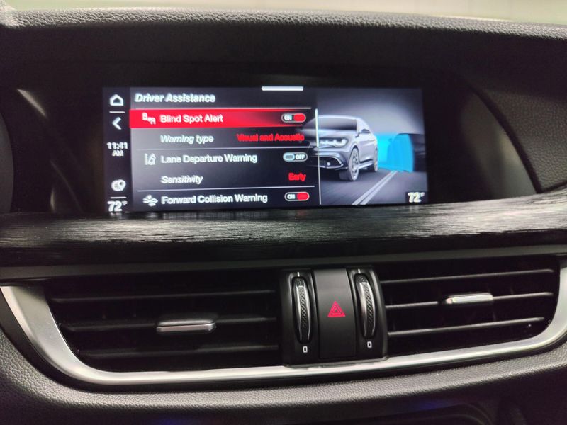 2024 Alfa Romeo Stelvio Sprint Q4 AWD w/Sunroof/Wheel PkgImage 7