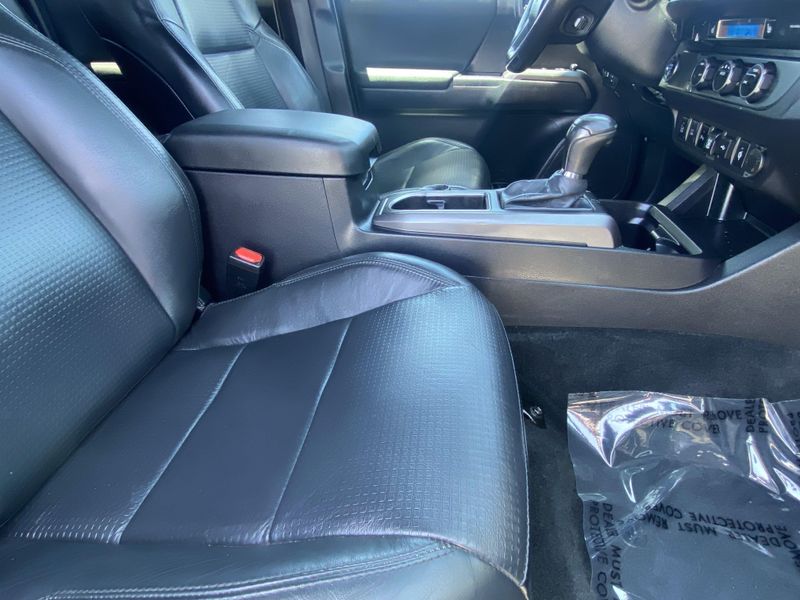 Used 2022 Toyota Tacoma TRD SportImage 12