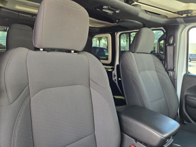 Used 2022 Jeep Wrangler Unlimited Sport Altitude 4x4