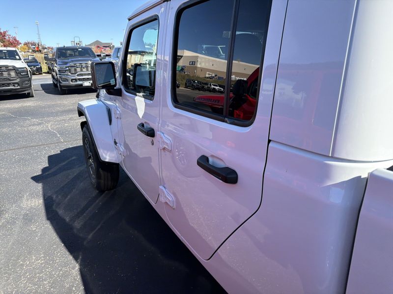 New 2026 Jeep Gladiator Sport S 4x4Image 10