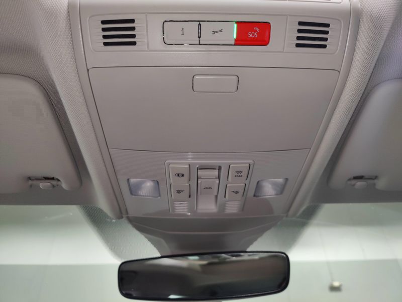 Used 2025 Volkswagen Jetta SE w/SunroofImage 23