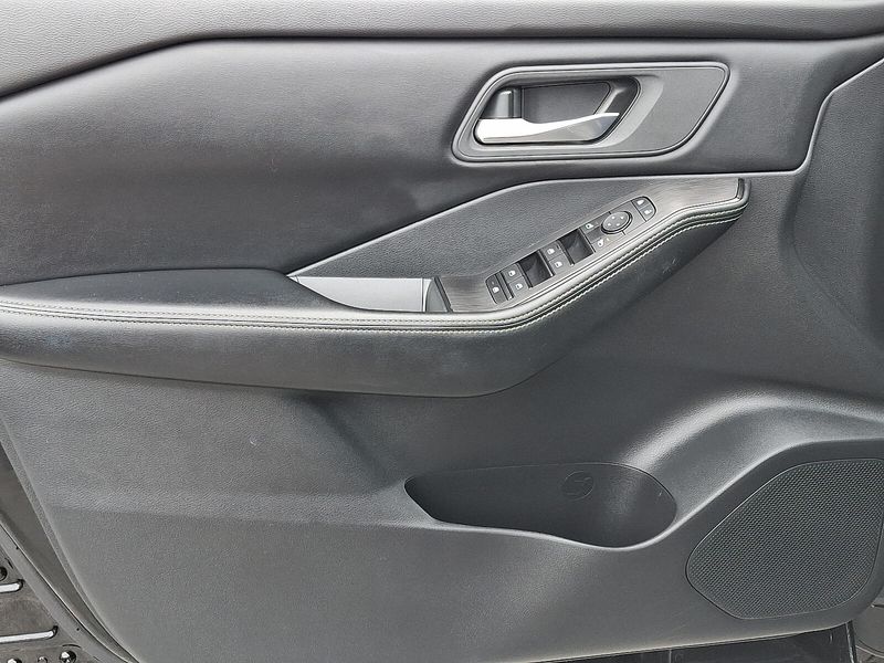 2024 Nissan Rogue SV AWD photo 11