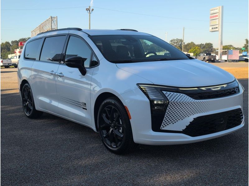New 2027 Chrysler Pacifica SelectImage 7