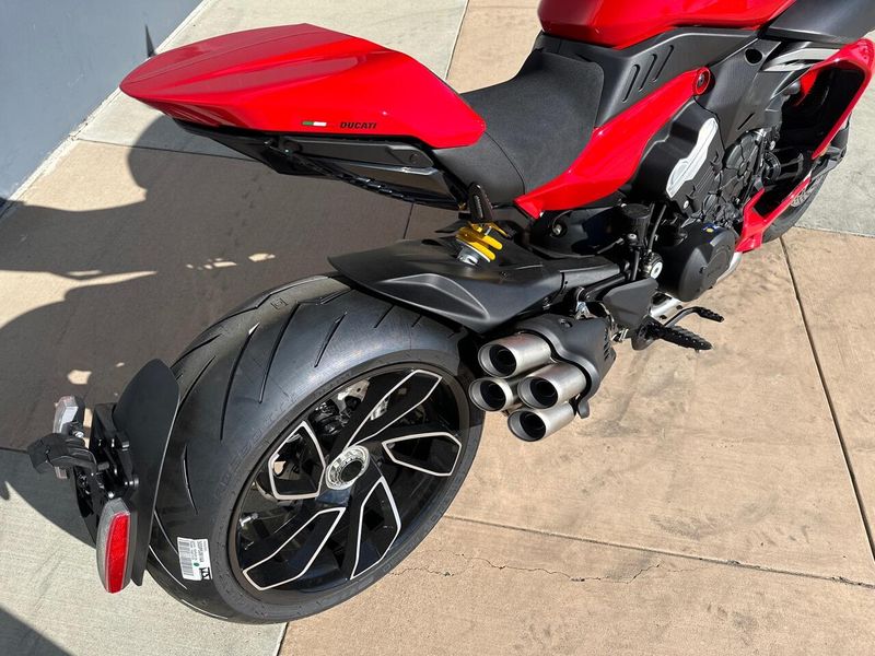 New 2025 Ducati DIAVEL V4 Image 9