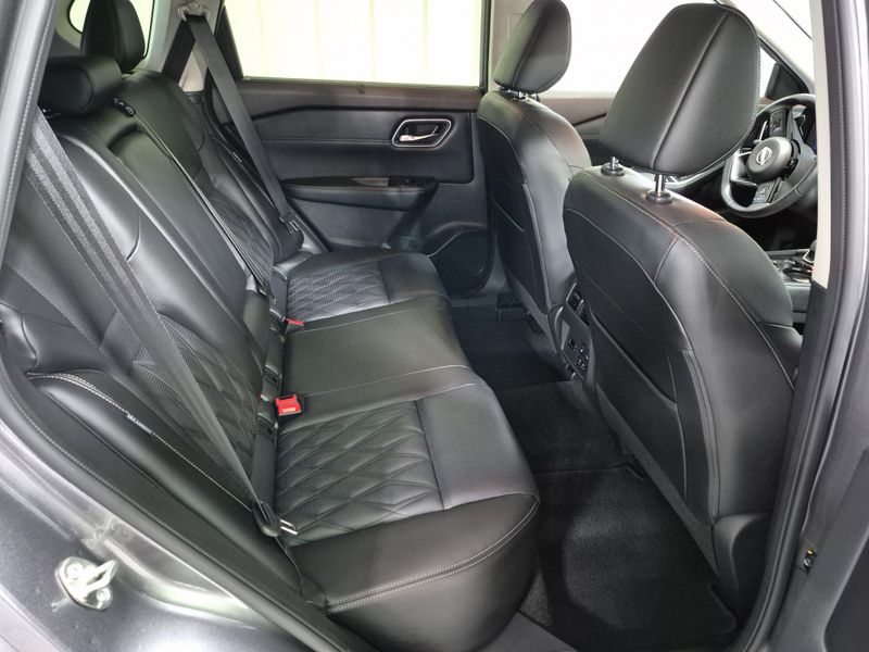 2023 Nissan Rogue PlatinumImage 8