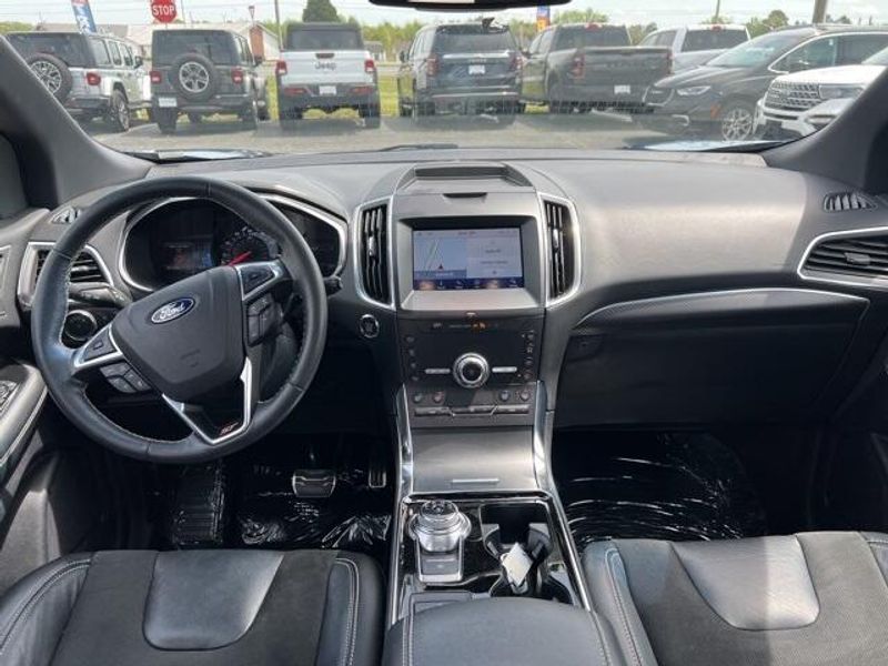2020 Ford Edge STImage 33