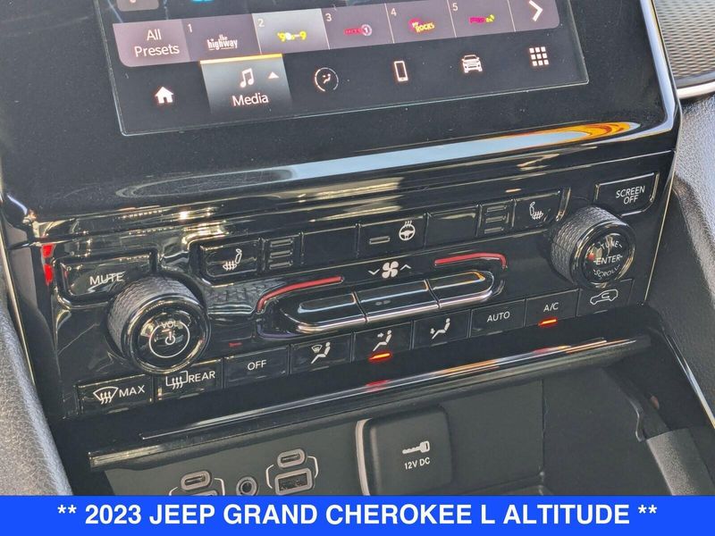 2023 Jeep Grand Cherokee Altitude photo 20