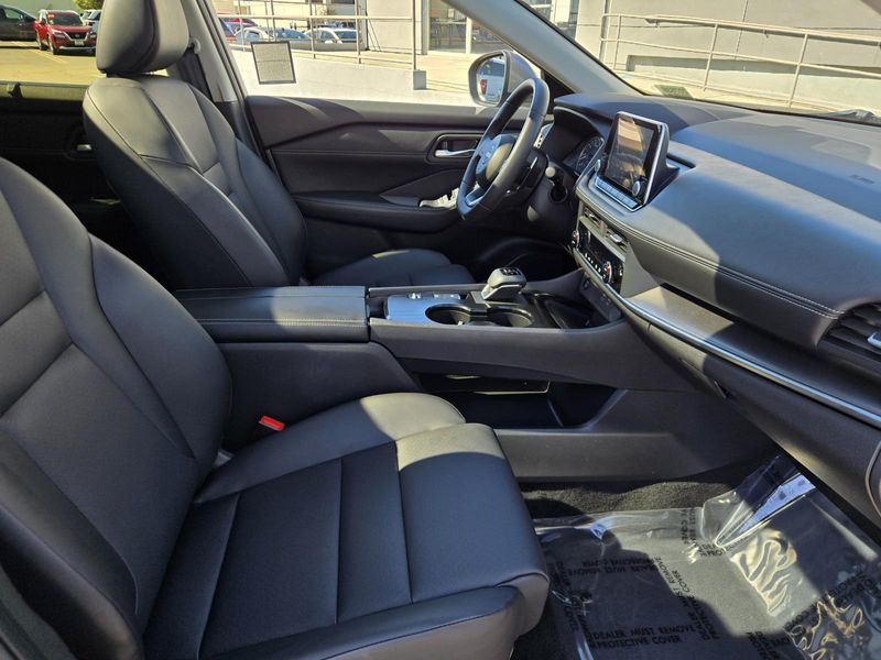 Used 2024 Nissan Rogue FWD SV