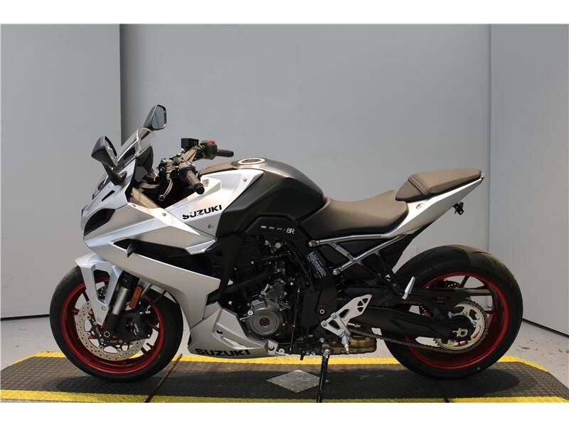 2024 Suzuki GSX-800 Image 1