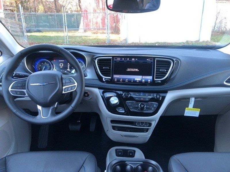 2021 CHRYSLER Pacifica Touring LImage 41