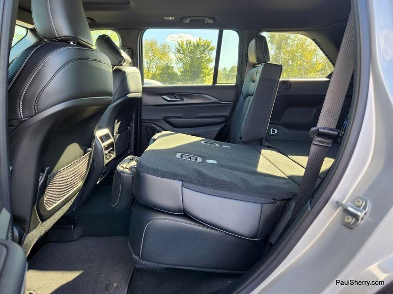 New 2025 Jeep Grand Cherokee Altitude X 4x4