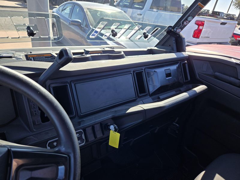 NEW 2026 CAN-AM DEFENDER MAX X MR HD11 WITH HALF DOORS Image 20