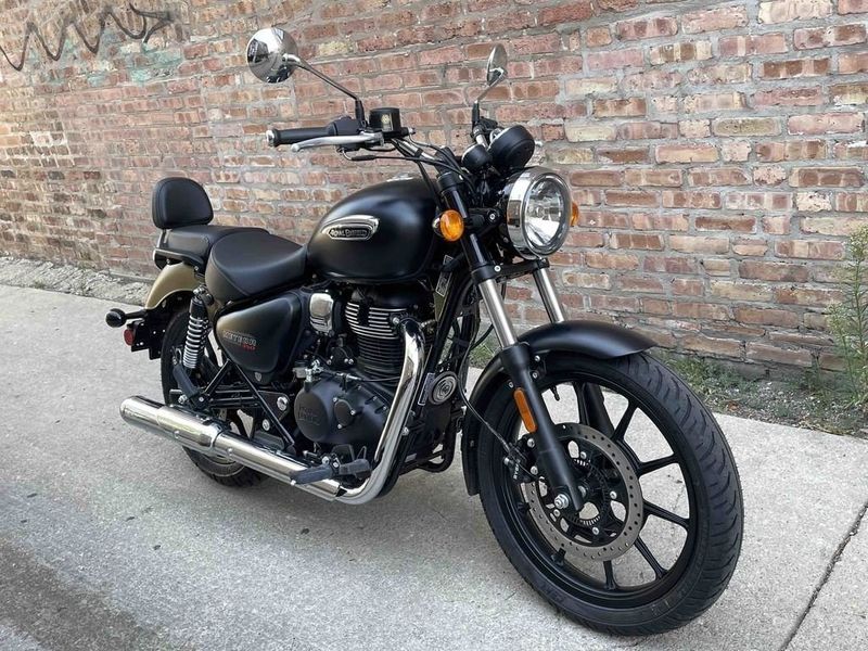 2022 Royal Enfield Meteor Stellar Black  Image 4