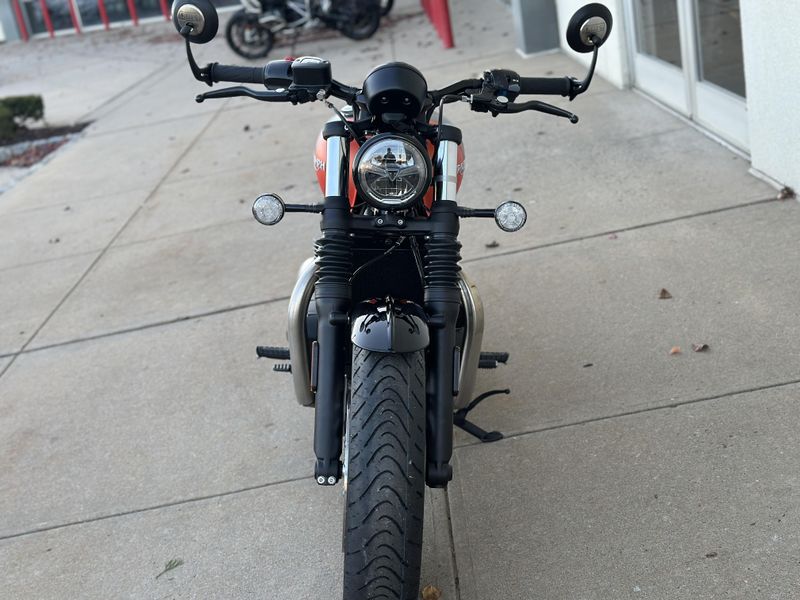 2025 Triumph BONNEVILLE BOBBERImage 4