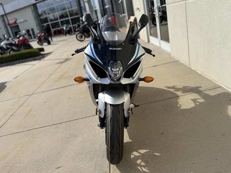 2025 Suzuki GSXR 1000Image 5